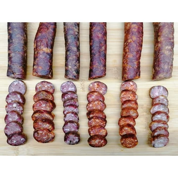 5+1 AKCIÓ- füstölt kolbász marhahússal tarkaborsosan